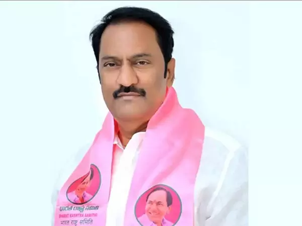 पवन कल्याण ने वरिष्ठ BRS नेता मगंती गोपीनाथ को श्रद्धांजलि दी पवन कल्याण ने वरिष्ठ BRS नेता मगंती गोपीनाथ को श्रद्धांजलि दी