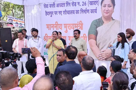 आप और कांग्रेस ने झुग्गीवासियों को वर्षों तक मूर्ख बनाया : सीएम रेखा गुप्ता आप और कांग्रेस ने झुग्गीवासियों को वर्षों तक मूर्ख बनाया : सीएम रेखा गुप्ता