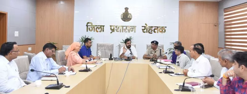 ADC ने अधिकारियों को चेतावनी दी कि समाधान शिविरों में उपस्थिति सुनिश्चित करें या संगीत का सामना करें ADC ने अधिकारियों को चेतावनी दी कि समाधान शिविरों में उपस्थिति सुनिश्चित करें या संगीत का सामना करें