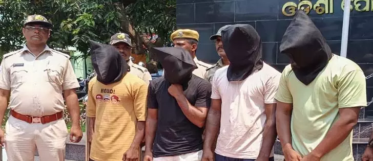 गंजम जिले में दो दलितों पर सामूहिक बलात्कार का आरोप, चार लोगों की गिरफ्तारी गंजम जिले में दो दलितों पर सामूहिक बलात्कार का आरोप, चार लोगों की गिरफ्तारी