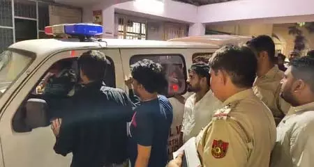 दिल्ली: सूटकेस में मिली 9 साल की बच्ची की लाश, पुलिस को यौन उत्पीड़न का शक दिल्ली: सूटकेस में मिली 9 साल की बच्ची की लाश, पुलिस को यौन उत्पीड़न का शक