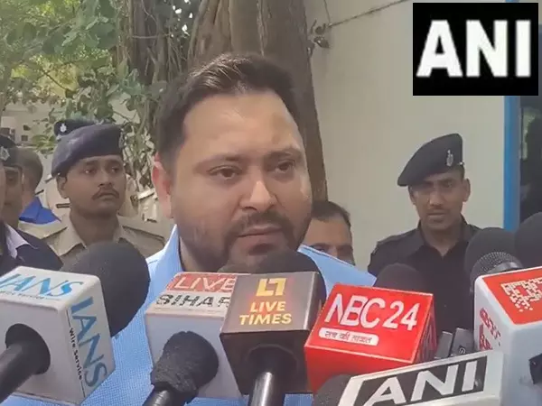 Tejashwi Yadav ने चुनाव आयोग के खिलाफ राहुल गांधी के आरोपों का समर्थन किया Tejashwi Yadav ने चुनाव आयोग के खिलाफ राहुल गांधी के आरोपों का समर्थन किया