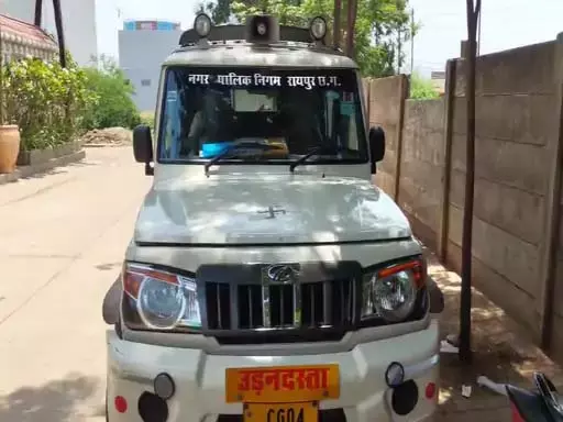 निगम टीम ने परदेशिया हिस्ट्रीशीटर वीरेंद्र और रोहित तोमर के घर दी दबिश निगम टीम ने परदेशिया हिस्ट्रीशीटर वीरेंद्र और रोहित तोमर के घर दी दबिश