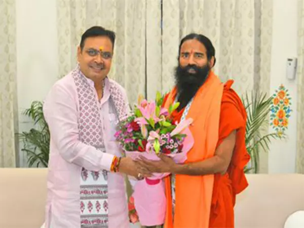 राजस्थान सीएम ने Jaipur में योग गुरु बाबा रामदेव से मुलाकात की राजस्थान सीएम ने Jaipur में योग गुरु बाबा रामदेव से मुलाकात की