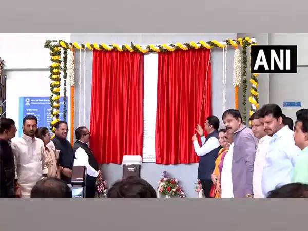 CM ने महाराष्ट्र ऊर्जा विकास एजेंसी के नए प्रशासनिक कार्यालय का उद्घाटन किया CM ने महाराष्ट्र ऊर्जा विकास एजेंसी के नए प्रशासनिक कार्यालय का उद्घाटन किया