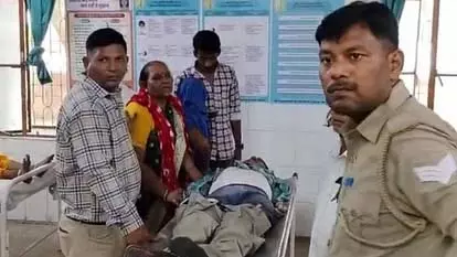 पिकअप और कार की जोरदार भिड़ंत, 18 घायल, रिटायर्ड रेलकर्मी की मौत पिकअप और कार की जोरदार भिड़ंत, 18 घायल, रिटायर्ड रेलकर्मी की मौत