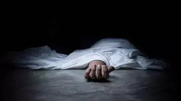 Kerala: युवक ने महिला के साथ होटल के कमरे में आत्महत्या कर ली Kerala: युवक ने महिला के साथ होटल के कमरे में आत्महत्या कर ली