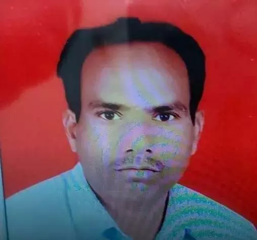 छत से गिरे पूर्व सरपंच की मौत, गांव में शोक की लहर छत से गिरे पूर्व सरपंच की मौत, गांव में शोक की लहर