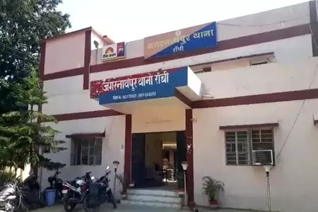 चोरों ने लिखवाई FIR, कहा- चोरी करने गए थे तो गांव वालों ने मिलकर पिटाई कर दी चोरों ने लिखवाई FIR, कहा- चोरी करने गए थे तो गांव वालों ने मिलकर पिटाई कर दी