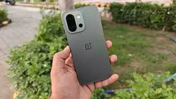 OnePlus 13s की समीक्षा OnePlus 13s की समीक्षा