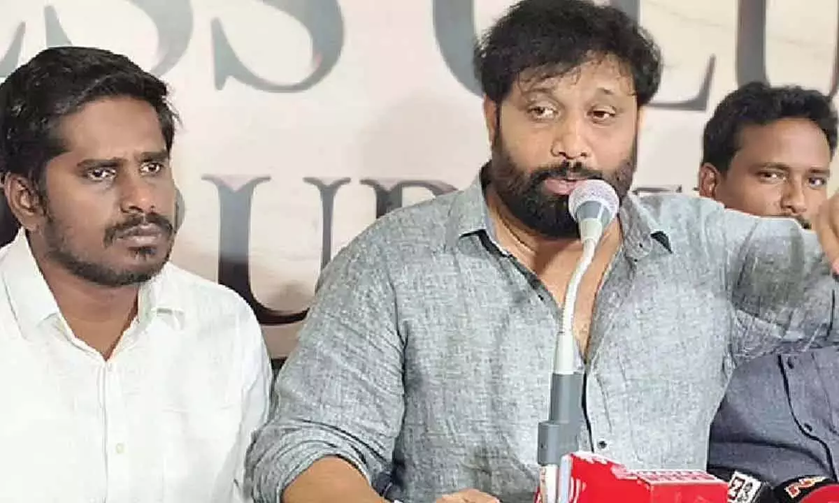 घी में मिलावट के मामले में TTD के पूर्व ईओ धर्मा रेड्डी को गिरफ्तार करें: जेएसपी घी में मिलावट के मामले में TTD के पूर्व ईओ धर्मा रेड्डी को गिरफ्तार करें: जेएसपी