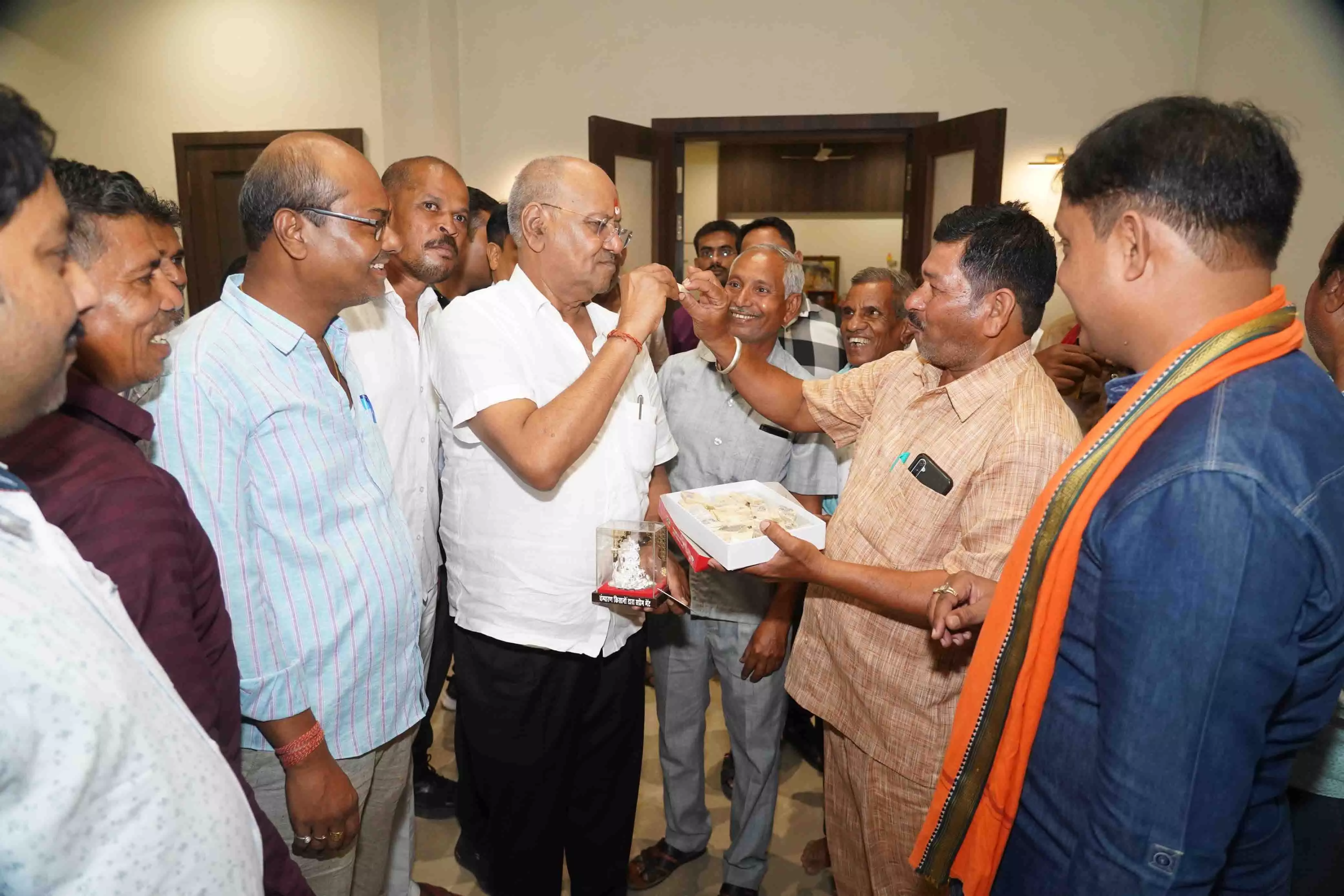 सांसद बृजमोहन अग्रवाल के प्रयासों से किसानों की जिंदगी में लौटी खुशियां, 32 साल बाद जमीन का मालिकाना हक मिला सांसद बृजमोहन अग्रवाल के प्रयासों से किसानों की जिंदगी में लौटी खुशियां, 32 साल बाद जमीन का मालिकाना हक मिला