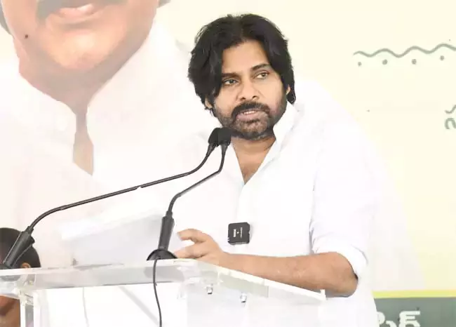 राजधानी के खिलाफ साजिश रचने वालों के खिलाफ सख्त कार्रवाई की जाएगी: Pawan Kalyan राजधानी के खिलाफ साजिश रचने वालों के खिलाफ सख्त कार्रवाई की जाएगी: Pawan Kalyan