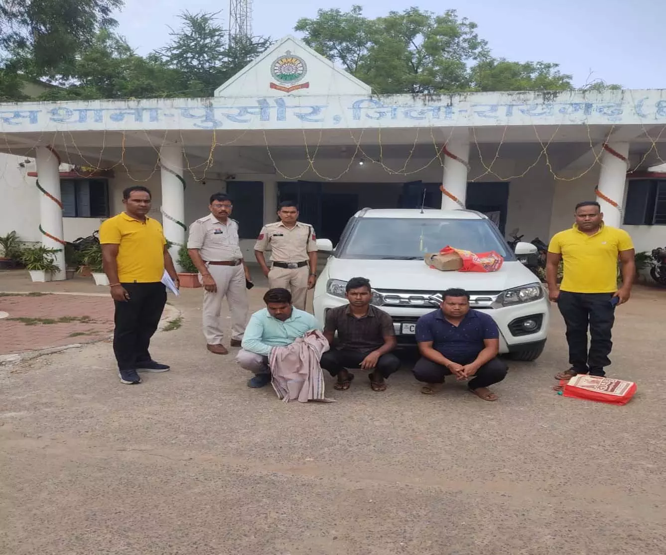 CG BREAKING: ब्रेजा कार में गांजा ला रहे तीन तस्कर गिरफ्तार CG BREAKING: ब्रेजा कार में गांजा ला रहे तीन तस्कर गिरफ्तार
