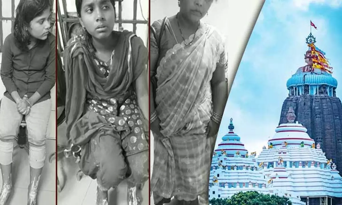 पुरी के श्रीमंदिर में गरम दाल से 7 श्रद्धालु झुलसे पुरी के श्रीमंदिर में गरम दाल से 7 श्रद्धालु झुलसे
