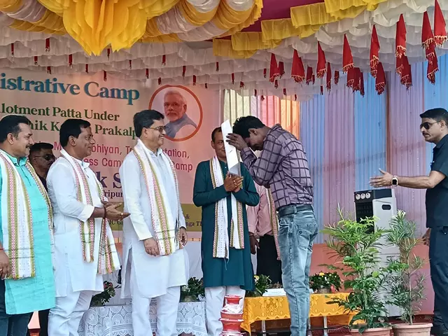 CM माणिक साहा ने तुफानिया लुंगा चाय बागान में प्रमुख कल्याणकारी पहल की शुरुआत की CM माणिक साहा ने तुफानिया लुंगा चाय बागान में प्रमुख कल्याणकारी पहल की शुरुआत की