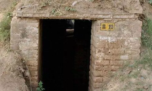 सीमावर्ती जिलों में बंकरों के निर्माण के लिए DM जल्द ही प्रस्ताव तैयार करेंगे सीमावर्ती जिलों में बंकरों के निर्माण के लिए DM जल्द ही प्रस्ताव तैयार करेंगे