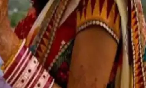 शादीशुदा रेनू ससुराल छोड़ पहुंची अंजू के घर, मान रही जीवनसाथी