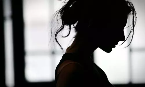 बच्चों की चीख, मां ने लगा ली फांसी बच्चों की चीख, मां ने लगा ली फांसी