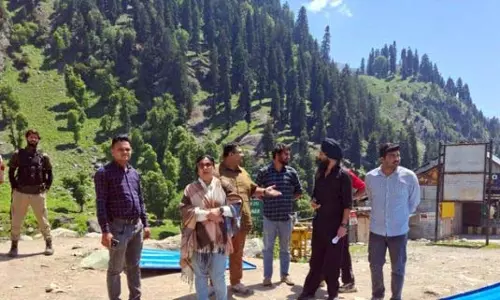 JAMMU: ग्रामीण स्वच्छता महानिदेशक ने चंदनवारी, नुनवान आधार शिविरों का दौरा किया