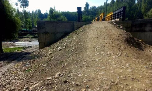JAMMU: पट्टन के गांवों को पुल के लिए संपर्क मार्ग के निर्माण का इंतजार JAMMU: पट्टन के गांवों को पुल के लिए संपर्क मार्ग के निर्माण का इंतजार