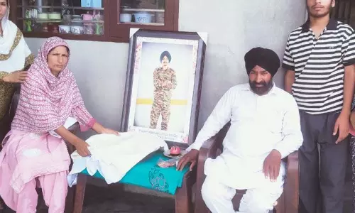 दाह संस्कार के तीन सप्ताह बाद भी परिवार ने Agniveer की अस्थियों को विसर्जित करने से किया इनकार दाह संस्कार के तीन सप्ताह बाद भी परिवार ने Agniveer की अस्थियों को विसर्जित करने से किया इनकार
