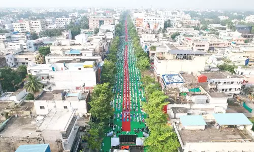 योगांध्र अभियान के तहत Kakinada में 7,000 लोगों ने योग का अभ्यास किया