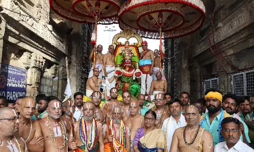 AP: अप्पालयगुंटा मंदिर में ध्वजारोहणम के साथ वार्षिक उत्सव शुरू हुआ AP: अप्पालयगुंटा मंदिर में ध्वजारोहणम के साथ वार्षिक उत्सव शुरू हुआ