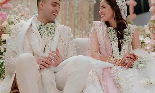 Neil Nitin Mukesh, आशुतोष गोवारिकर शाज़ान पद्मसी-आशीष कनकिया के विवाह समारोह में शामिल हुए