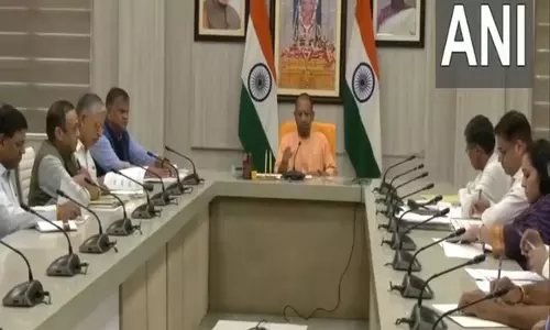 सीएम योगी ने Lucknow में कर विभाग की उच्चस्तरीय समीक्षा की