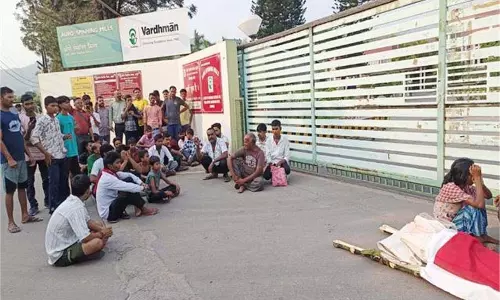 Solan: धागा मिल में मजदूर की मौत, परिजनों ने कंपनी गेट के सामने शव रखकर किया प्रदर्शन