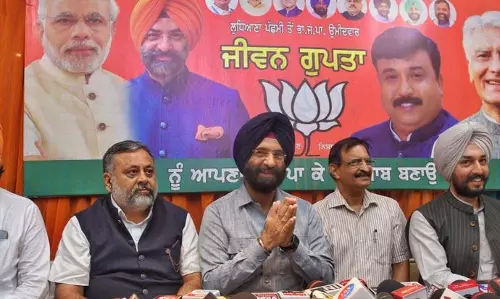 Sirsa ने निवासियों को ‘दिल्ली लुटेरा गिरोह’ से सावधान रहने की चेतावनी दी Sirsa ने निवासियों को ‘दिल्ली लुटेरा गिरोह’ से सावधान रहने की चेतावनी दी