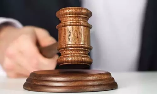 KDMC अस्पताल में एम्बुलेंस में 4 घंटे की देरी के बाद महिला की मौत पर KDMC ने स्वतः संज्ञान लिया KDMC अस्पताल में एम्बुलेंस में 4 घंटे की देरी के बाद महिला की मौत पर KDMC ने स्वतः संज्ञान लिया