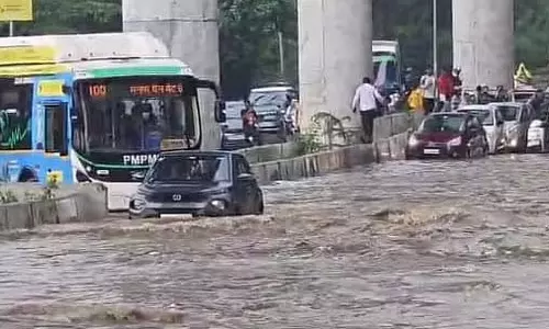 मूसलाधार बारिश से पुणे का IT हब जलमग्न मूसलाधार बारिश से पुणे का IT हब जलमग्न