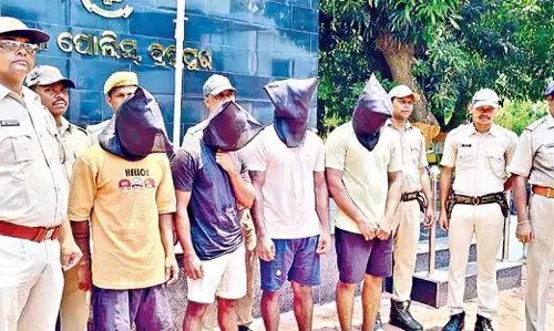 Odisha : लड़कियों से बलात्कार चार युवक गिरफ्तार