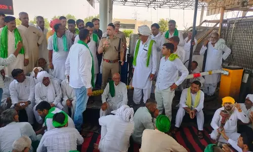 किसानों द्वारा FIR वापस लेने की मांग के बाद प्रशासन 10 जून को डीसी के साथ बैठक के लिए सहमत किसानों द्वारा FIR वापस लेने की मांग के बाद प्रशासन 10 जून को डीसी के साथ बैठक के लिए सहमत
