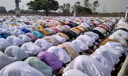 Jharkhand: पूरे उत्साह के साथ मनाई गई ईद-उल-अजहा, मस्जिदों में उमड़ी भीड़