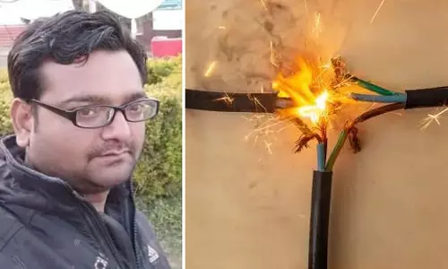 Indore : टहल रहे 30 वर्षीय व्यक्ति पर बिजली का तार गिरा, जिससे उसकी मौत हो गई Indore : टहल रहे 30 वर्षीय व्यक्ति पर बिजली का तार गिरा, जिससे उसकी मौत हो गई