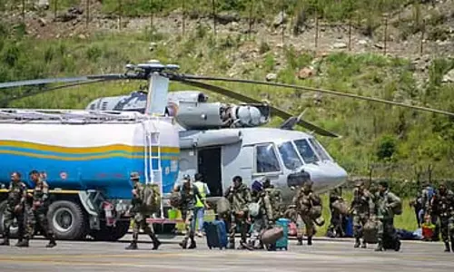 Sikkim : फंसे स्थानीय लोगों और टैक्सी चालकों को निकालने के लिए हेलीकॉप्टर की व्यवस्था की गई