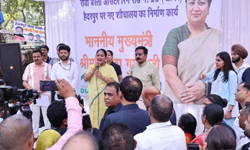 आप और कांग्रेस ने झुग्गीवासियों को वर्षों तक मूर्ख बनाया : सीएम रेखा गुप्ता