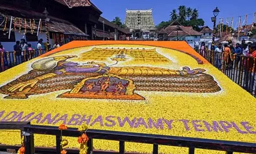 Thiruvananthapuram : पद्मनाभस्वामी मंदिर का अभिषेक एक भव्य आयोजन Thiruvananthapuram : पद्मनाभस्वामी मंदिर का अभिषेक एक भव्य आयोजन