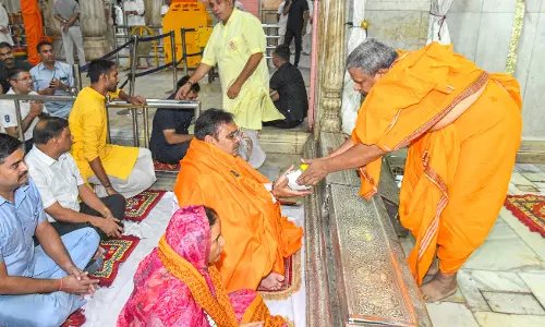 Jaipur: मुख्यमंत्री भजनलाल शर्मा ने सपत्नीक गोविन्द देव जी मंदिर में दर्शन Jaipur: मुख्यमंत्री भजनलाल शर्मा ने सपत्नीक गोविन्द देव जी मंदिर में दर्शन