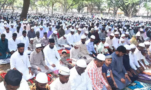 Tumkur : ईदगाह मैदान में सामूहिक नमाज़ Tumkur : ईदगाह मैदान में सामूहिक नमाज़