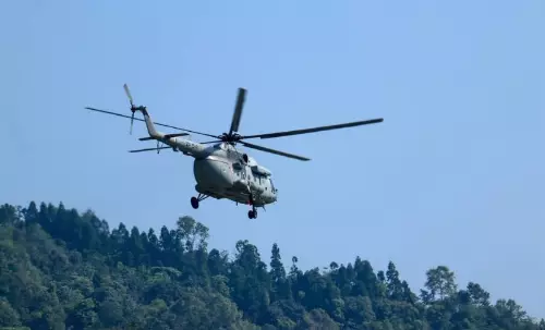 Sikkim में भूस्खलन के बीच फंसे टैक्सी ड्राइवरों के लिए हेलीकॉप्टर रेस्क्यू ऑपरेशन शुरू