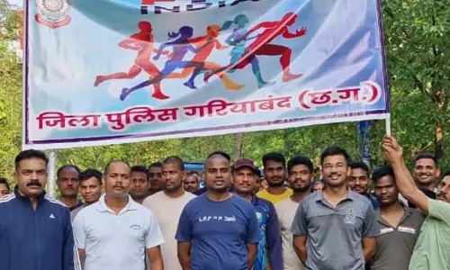 एसपी ने दौड़ लगाकर फिट और हेल्दी रहने का दिया संदेश एसपी ने दौड़ लगाकर फिट और हेल्दी रहने का दिया संदेश