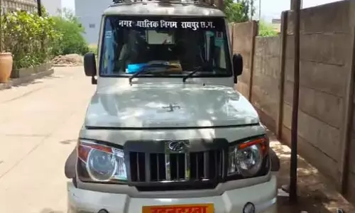 निगम टीम ने परदेशिया हिस्ट्रीशीटर वीरेंद्र और रोहित तोमर के घर दी दबिश