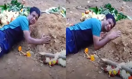 RCB की जीत के जश्न में अपने बेटे को खोने वाले पिता का दर्द RCB की जीत के जश्न में अपने बेटे को खोने वाले पिता का दर्द