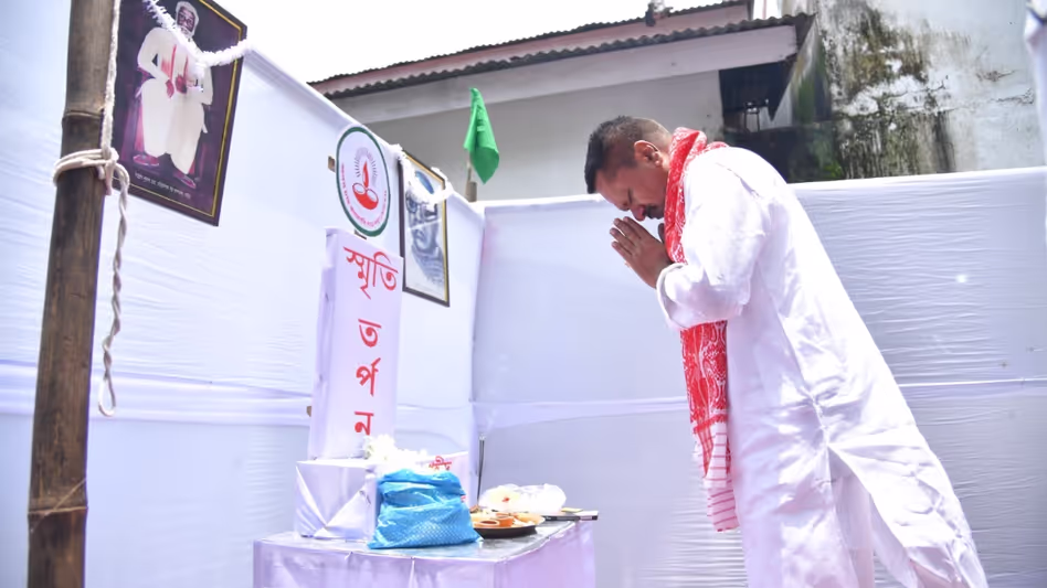 Assam के मंत्री अशोक सिंघल ने 37वें शहीद दिवस पर श्रद्धांजलि अर्पित की