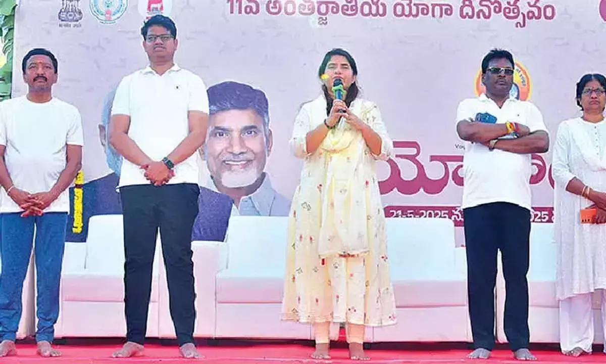Andhra: महानंदी में सामूहिक योग प्रदर्शन का आयोजन