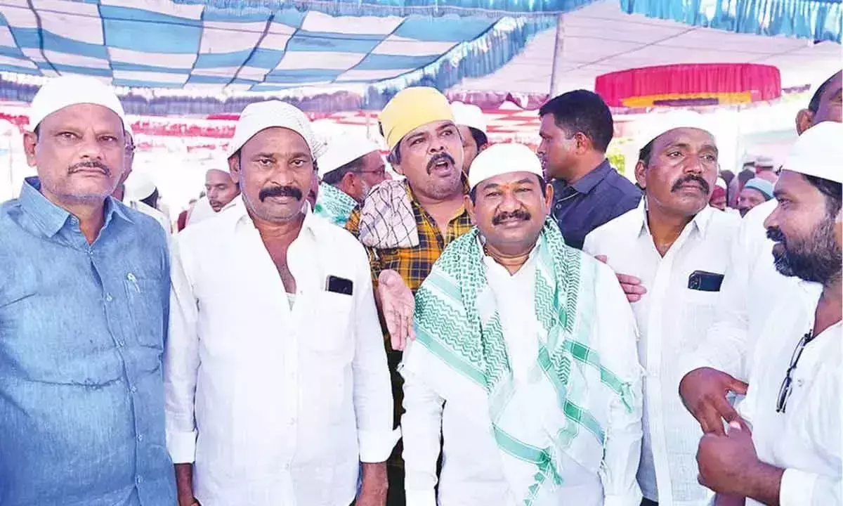 Andhra: मुसलमान धार्मिक उत्साह के साथ ईद-उल-अज़हा मनाते हैं